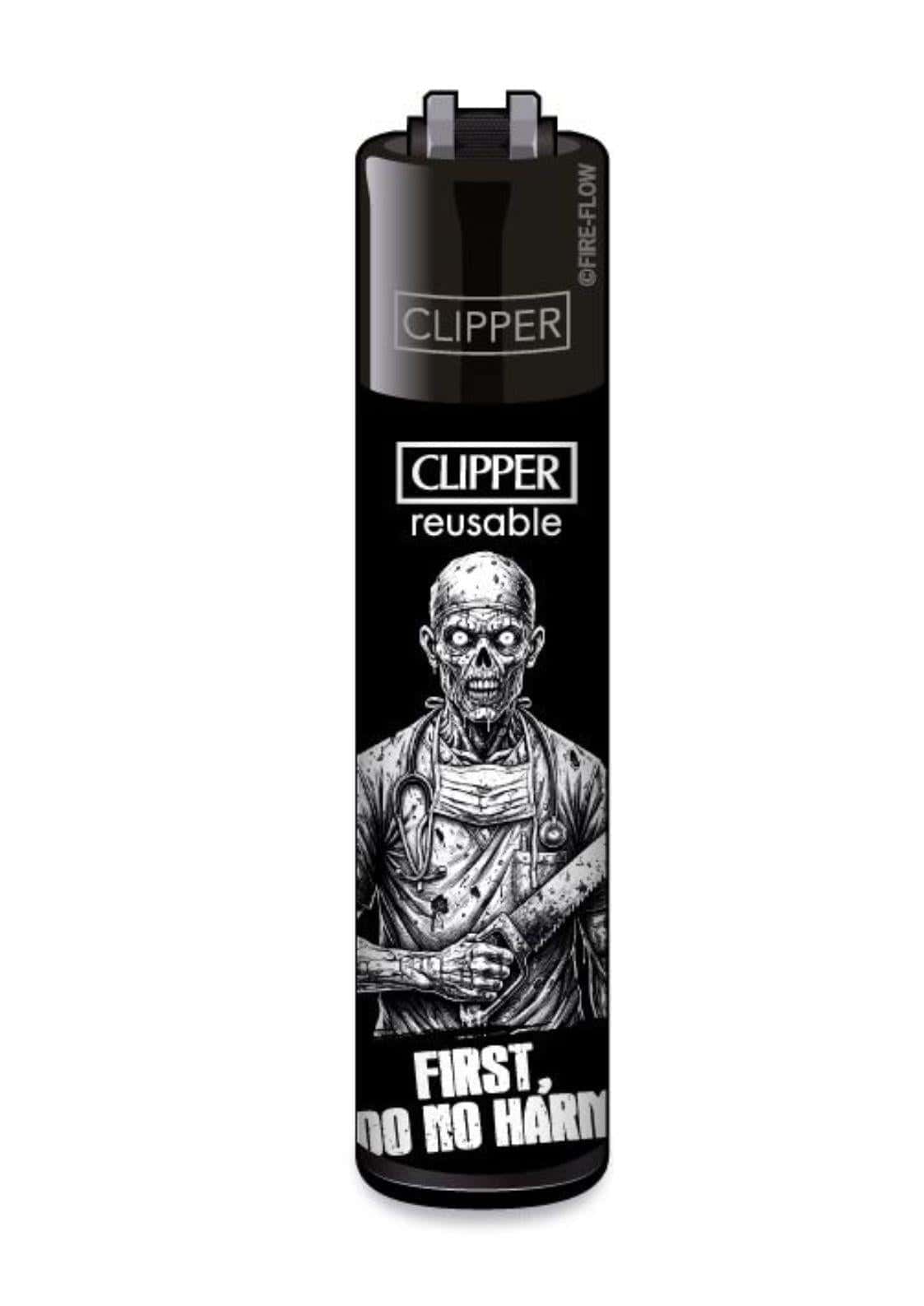 Schwarzes clipper wiederbefüllbares feuerzeug mit gothic horror zombie chirurgen illustration und first do no harm text